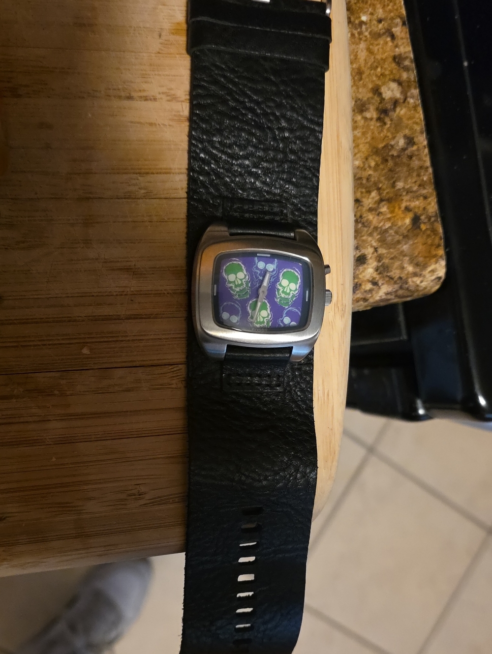 vintage Fossil Big Tic JR8653 skull animation cuff watch
